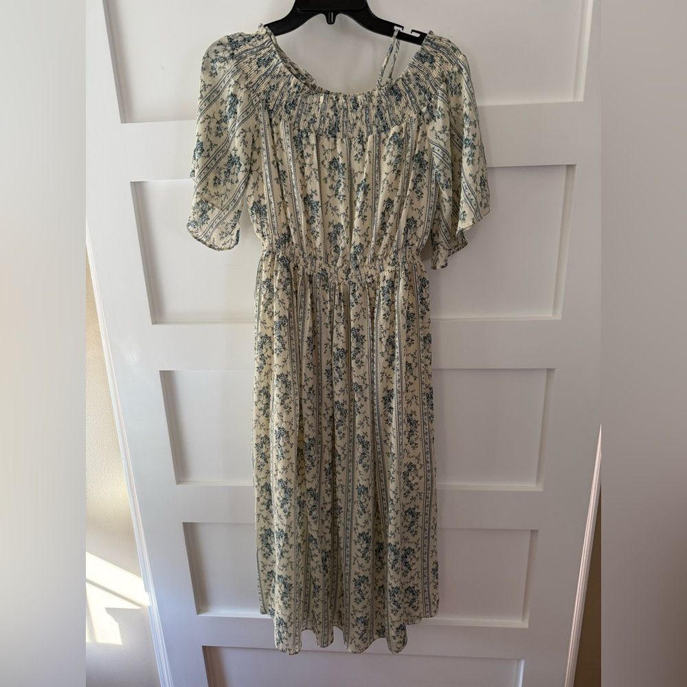 POL Floral off the shoulder with mini straps Cream and Blue Dress - Picture 6 of 11